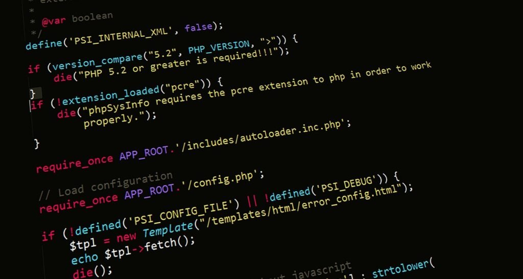 Pessoa usando o Claude Code no terminal do computador para criar e revisar código com ajuda de IA